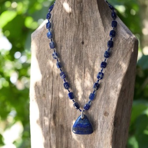 Colier cu pandantiv, din lapis lazuli, hematit si argint,  - bijuterii - coliere - coliere cu pandantive - Artynos.ro