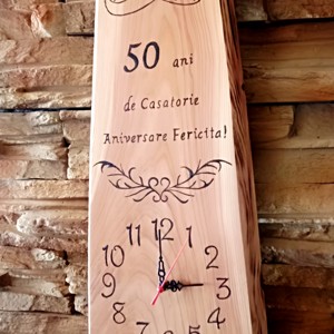 Ceas de perete din lemn pentru a 50-a aniversare a nunții în limba română - casă & stil de viață - accesorii pentru decorat casa - decorațiuni de pereți, decorațiuni suspendate - ceasuri de perete - Artynos.ro