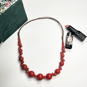 Scarlet Dream, Bijuterii, Coliere, Coliere din margele, Confectionarea bijuteriilor, Coliere realizate manual, cu margele din ceramica glazurata, montate pe snur cerat maro. Sistemul e..., ARTYNOS