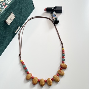Autumn Spice, Bijuterii, Coliere, Coliere din pietre semipretioase, Confectionarea bijuteriilor, Coliere realizate manual, cu margele din ceramica glazurata, montate pe snur cerat maro. Sistemul e..., ARTYNOS