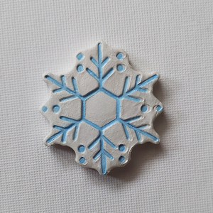 Brosa Craciun Fulg de Nea din lut polimeric - Artynos.ro