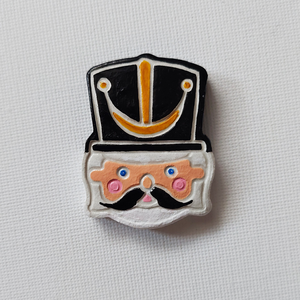 Brosa Handmade Brad Craciun Spargatorul de Nuci din lut polimeric - Artynos.ro