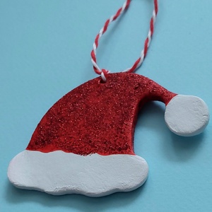 Decorațiune Handmade Brad Caciula Mos Craciun din lut polimeric - crăciun - decorațiuni de crăciun de casă - figurine pentru pomul de crăciun - Artynos.ro