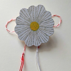 Mărțișor Handmade Broșă Margaretă Albă Pictată cu Acrilice pe Lemn - bijuterii - mărțișor - Artynos.ro