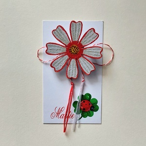 Martisor Handmade Brosa Floare Cosmos Portocaliu Alb Pictata cu Acrilice pe Lemn - Artynos.ro