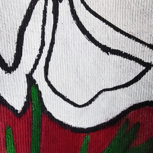 Tricou Magenta Pictat Manual cu Anemone Albe - îmbrăcăminte și modă - haine damă - tricou și top de damă - Artynos.ro