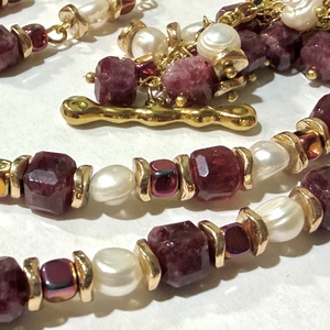 SETBURGUNDY ELEGANCEjad fațetat,perle de cultură,hematit electroplacat,accesorii placate cu aur,inox - bijuterii - seturi de bijuterii - Artynos.ro