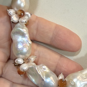 Set colier și cercei din perle baroc mari,perle cultura,agate,hematit,inoxWHITE TEMPTATION - bijuterii - seturi de bijuterii - Artynos.ro