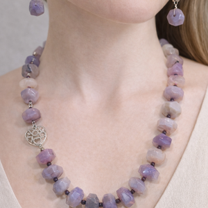 SET VIOLET GLOW-lucrat manual din agate,hematit,inox,accesorii placate cu argint, Bijuterii, Seturi de bijuterii, Confectionarea bijuteriilor, Un set de bijuterii elegant, realizat manual, care atrage privirea prin rafinamentul sau subtil. Co..., ARTYNOS