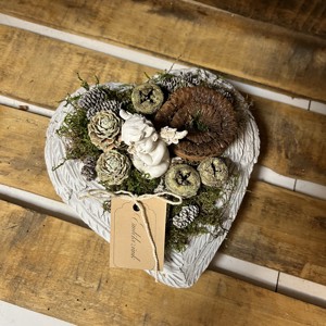 Inimă de beton ornament funerar - cu înger așezat - casă & stil de viață - obiecte religioase și de devoțiune - ornamente funerare - Artynos.ro