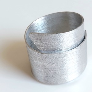 Inel din aluminiu argintiu cu un design curat -  - Artynos.ro Inel din aluminiu argintiu cu un design curat -  - Artynos.ro