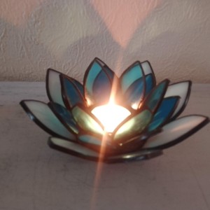 Lumina pura, armonie - Floare de Lotus tiffany suport lumanare, cadou spiritual pentru meditatie, yoga., Casa & Stil de viata, Lumanari, parfumuri, arome, Suport lumanari, Arta de sticla, ARTYNOS