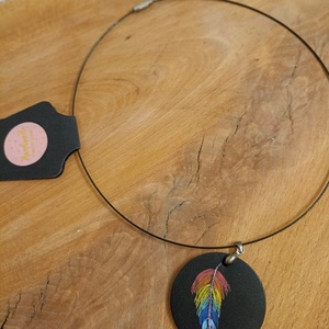 Medalion din piele naturala pictat - bijuterii - coliere - pandative - Artynos.ro