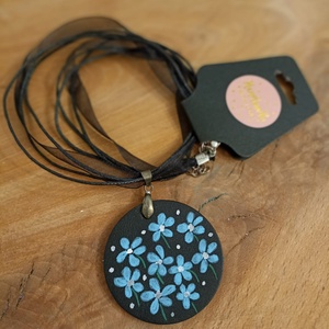 Medalion din piele naturala pictat - bijuterii - coliere - pandative - Artynos.ro