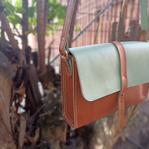 Genti de dama din piele naturala lucrate manual - genți și portofele - genți de mână și umăr - genți de umăr - Artynos.ro