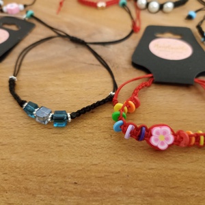 Bratari lucrate manual - bijuterii - brățări - brățări împletite - Artynos.ro