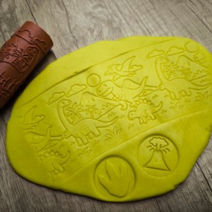 Cilindru de modelat cu motive de dinozauri � Pentru plastilină și modelarea prăjiturilor � Imprimat 3D - jucării și echipamente pentru copii - jocuri de gândire - curcubeu montessori, jocuri waldorf - Artynos.ro