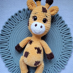 Girafa crosetata catifea  - jucării și echipamente pentru copii - plușuri - girafă de pluș - Artynos.ro