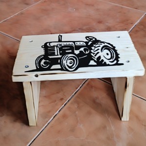 Scaun tractor din lemn -  - Artynos.ro