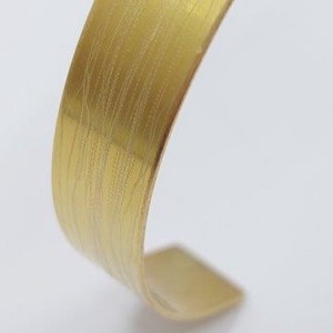 Brățară îngustă minimalistă din alamă -  - Artynos.ro Brățară îngustă minimalistă din alamă -  - Artynos.ro