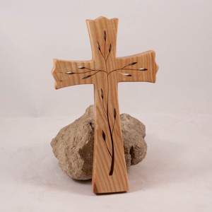 Cruce din lemn modelată, cruce de perete -  - Artynos.ro