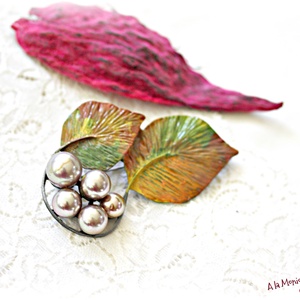 Brosa colier cu frunze si perle - Artynos.ro