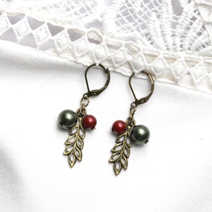 Cercei cu perle verzi si bordo - bijuterii - cercei - cercei lungi - Artynos.ro