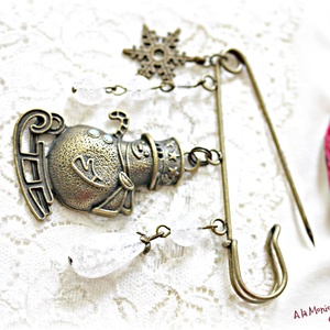 Brosa cu om de zapada si cristal de gheata - bijuterii - broșe - Artynos.ro