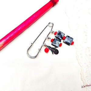 Brosa de iarna cu coral rosu si larvikit, Bijuterii, Brose, Confectionarea bijuteriilor, ARTYNOS