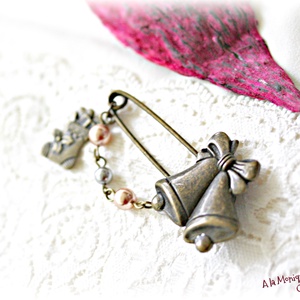 Brosa cu clopotei si perle - Artynos.ro