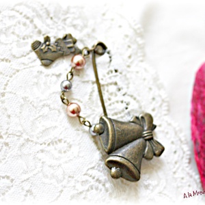 Brosa cu clopotei si perle - bijuterii - broșe - Artynos.ro