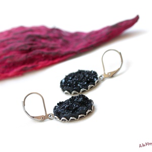 Cercei cu druzy negru - bijuterii - cercei - cercei din rășină - Artynos.ro