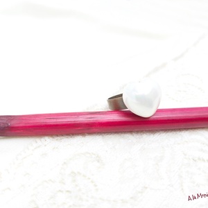 Inel cu inima de perla alba - Artynos.ro