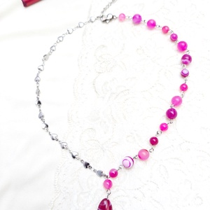 Colier cu inimioare si agat roz - bijuterii - coliere - coliere din pietre semiprețioase - Artynos.ro