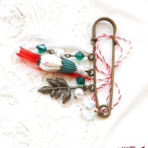 Brosa cu perle albe si cristale verzi, Bijuterii, Brose, Confectionarea bijuteriilor, ARTYNOS