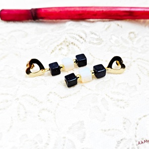 Cercei cu piatra soarelui opalit si inimioara - Artynos.ro