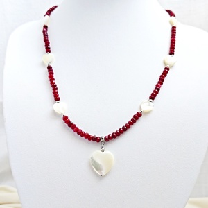 Colier cu inimi de sidef si jad grena - bijuterii - coliere - coliere din pietre semiprețioase - Artynos.ro