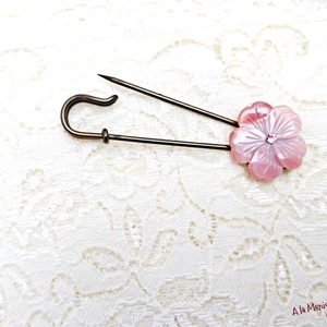 Brosa cu floare de sidef roz - bijuterii - broșe - Artynos.ro