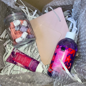  Cadou din suflet - set complet - 50 mesaje de icurajare, set de scrisori, 2 produse de ingrijire. - igienă și înfrumusețare - pachete cosmetice cadou - Artynos.ro