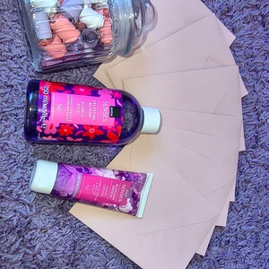  Cadou din suflet - set complet - 50 mesaje de icurajare, set de scrisori, 2 produse de ingrijire. - igienă și înfrumusețare - pachete cosmetice cadou - Artynos.ro