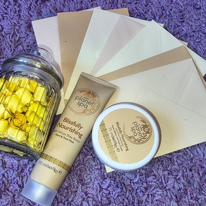  Cadou din suflet - set complet - 50 mesaje de icurajare, set de scrisori, 2 produse de ingrijire. - Artynos.ro