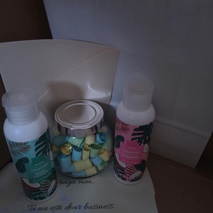Cadou de răsfăț pentru ea � Mini Travel Avon + borcan cu mesaje pozitive - igienă și înfrumusețare - produse de igienă personală - produse speciale pentru îngrijirea pielii - Artynos.ro