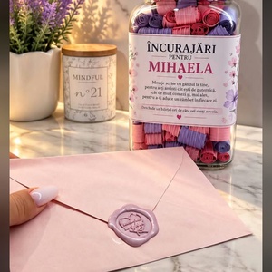 Borcan 500 de incurajari personalizate + Scrisoare, Casa & Stil de viata, Decoratiuni de casa, Decoratiuni de masa si rafturi, Cutii de decor, Arta de hartie, Acest produs este un borcan handmade cu biletele rulate continand mesaje de incurajare personalizat..., ARTYNOS