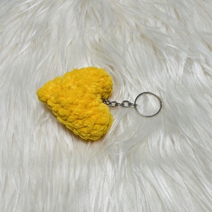 Breloc inima galbena crosetata  moale si vesela, realizata manual, Geanta si husa, Accesorii genti, Breloc, Crosetat, ARTYNOS