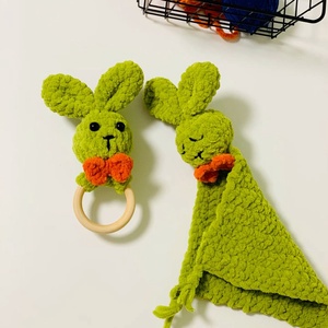 Set iepuras verde  jucarie de dentitie si paturica de atasament handmade, Jucarii si echipamente pentru copii, Jucarii bebelusi, Jucarii de dentitie, Crosetat, ARTYNOS