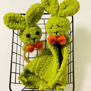 Set iepuraș verde  jucărie de dentiție și păturică de atașament handmade - jucării și echipamente pentru copii - jucării bebeluși - jucării de dentiție - Artynos.ro Set iepuraș verde  jucărie de dentiție și păturică de atașament handmade - jucării și echipamente pentru copii - jucării bebeluși - jucării de dentiție - Artynos.ro