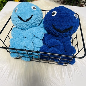 Caracatiță croșetată din catifea  jucărie moale, sigură și adorabilă, albastru-turcoa - jucării și echipamente pentru copii - cadouri baby shower - Artynos.ro