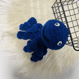 Caracatiță croșetată din catifea  jucărie moale și sigură, albastru închis - jucării și echipamente pentru copii - cadouri baby shower - Artynos.ro