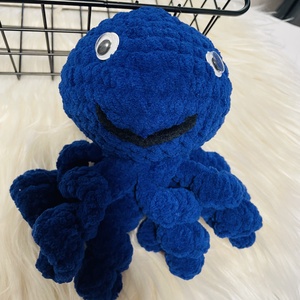 Caracatiță croșetată din catifea  jucărie moale și sigură, albastru închis - jucării și echipamente pentru copii - cadouri baby shower - Artynos.ro