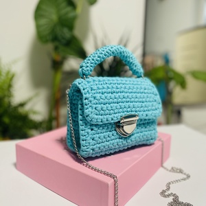 Poșetă croșetată manual din fir de bumbac  turcoaz fermecă - genți și portofele - genți de mână și umăr - geantă casual - Artynos.ro